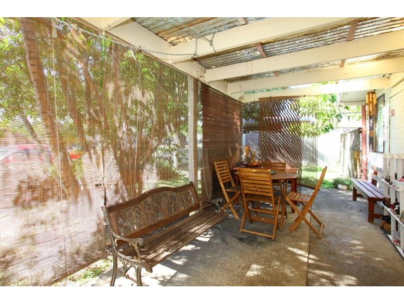 50 Poinciana Boulevard, Broadbeach Waters QLD 4218