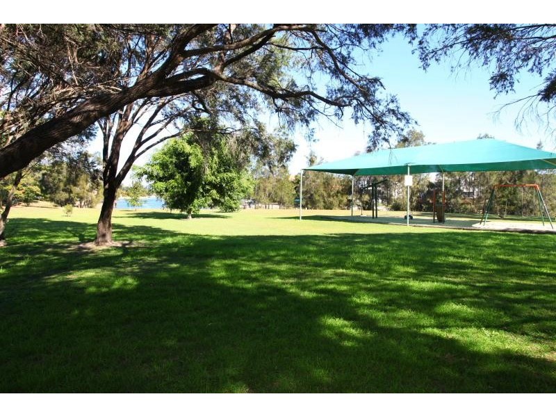 50 Poinciana Boulevard, Broadbeach Waters QLD 4218