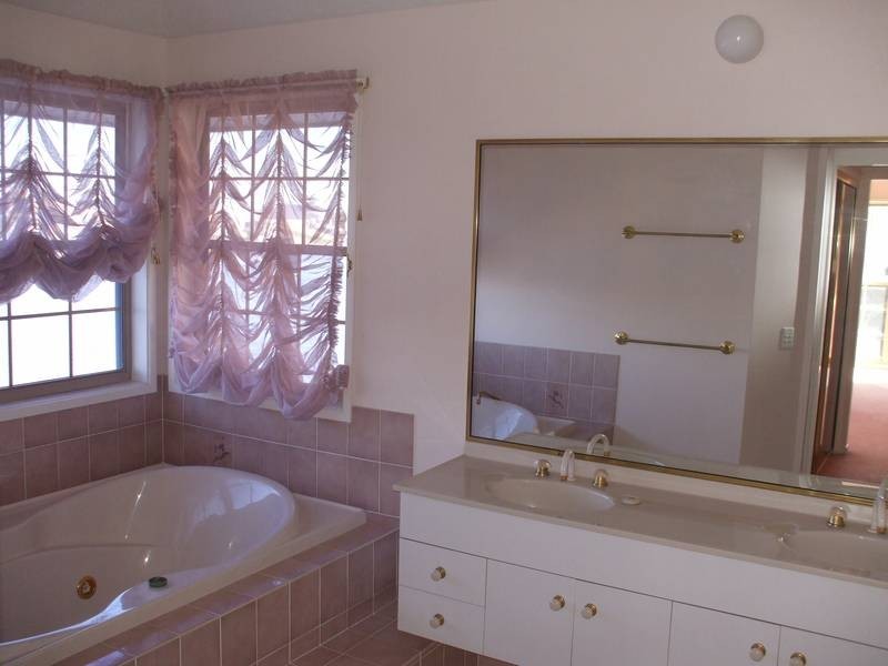 40 Witt Avenue, Carrara QLD 4211