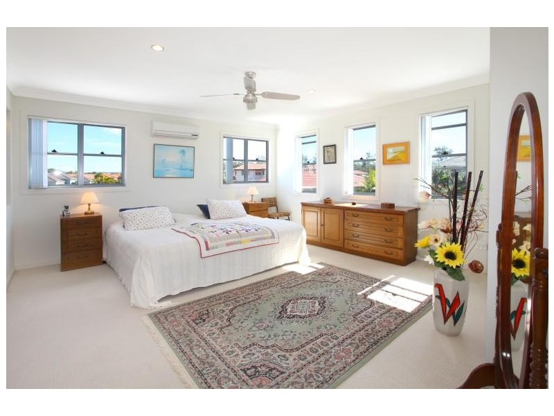 9 Oxford Court, Robina QLD 4226