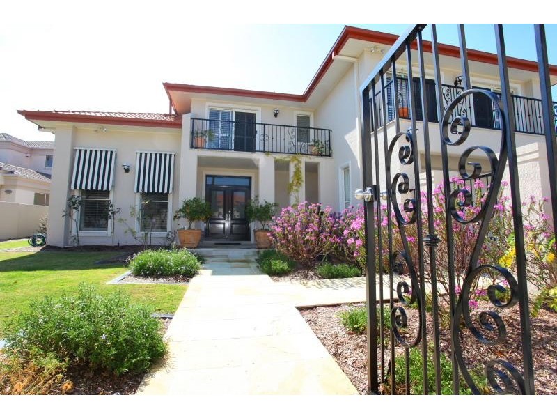 Clear Island Waters QLD 4226