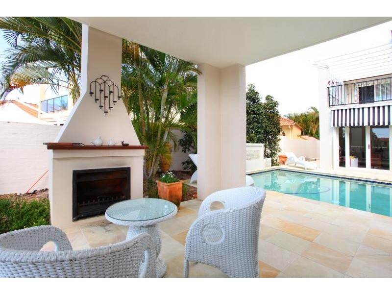 Clear Island Waters QLD 4226