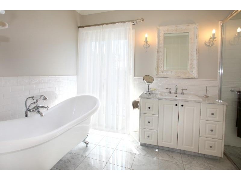 Clear Island Waters QLD 4226