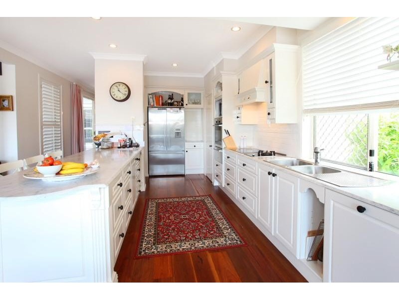 Clear Island Waters QLD 4226