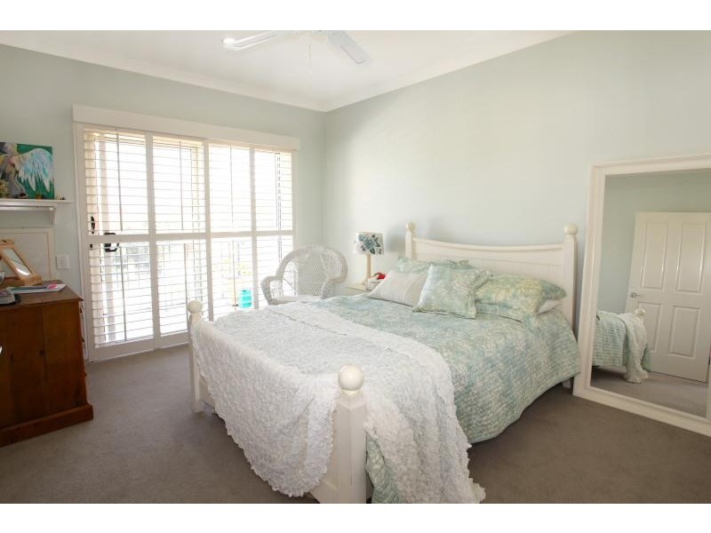 Clear Island Waters QLD 4226