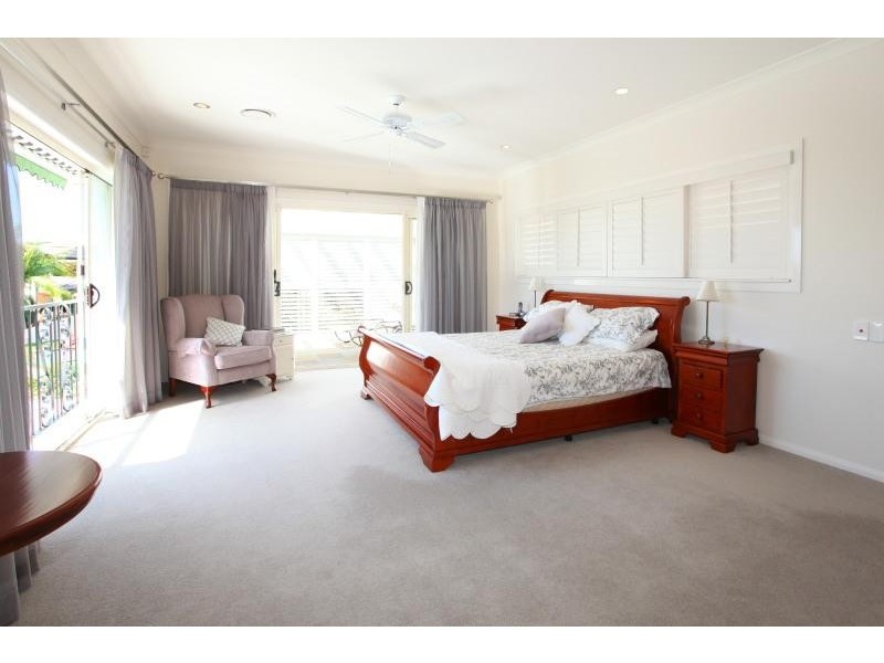 Clear Island Waters QLD 4226