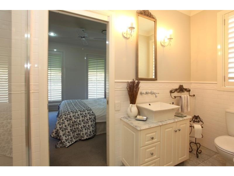 Clear Island Waters QLD 4226