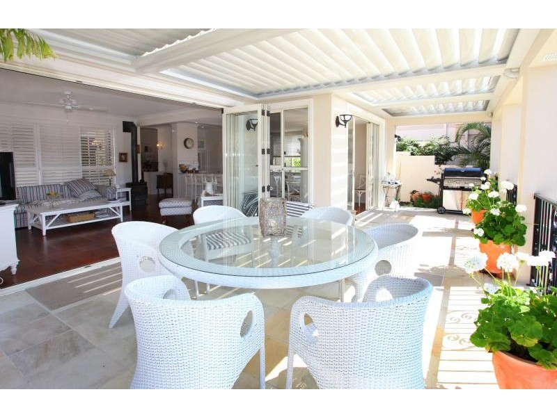 Clear Island Waters QLD 4226