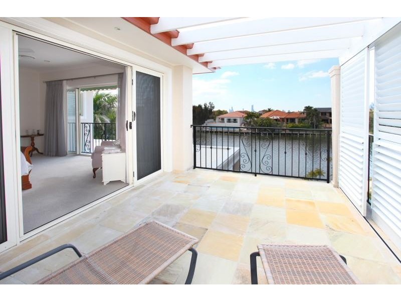 Clear Island Waters QLD 4226