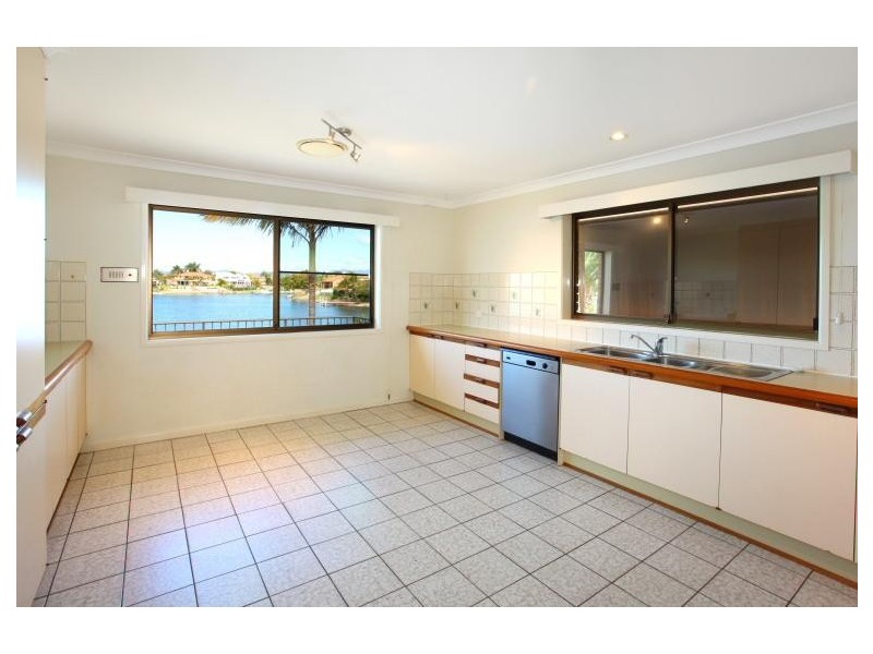 21 Pilot Court, Mermaid Waters QLD 4218