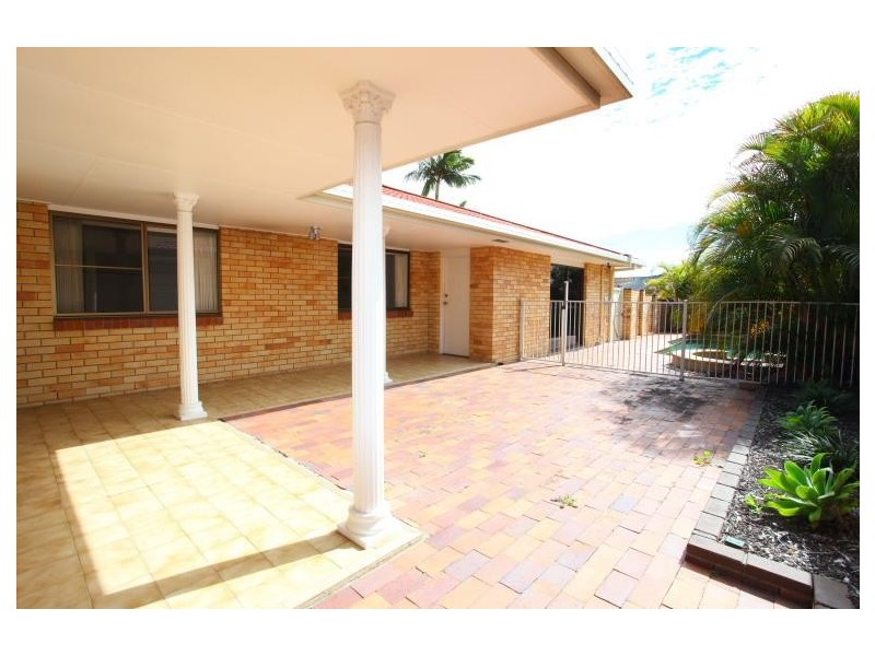 21 Pilot Court, Mermaid Waters QLD 4218