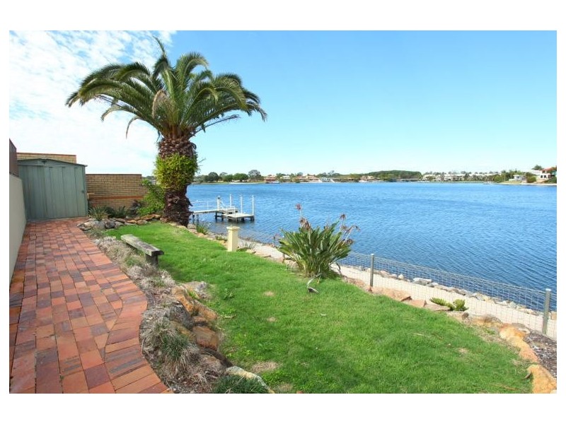 21 Pilot Court, Mermaid Waters QLD 4218