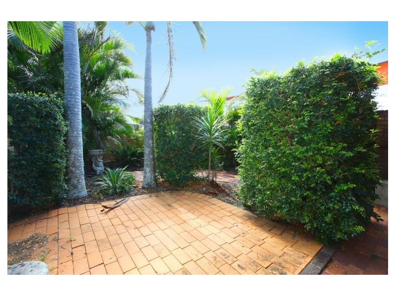 21 Pilot Court, Mermaid Waters QLD 4218