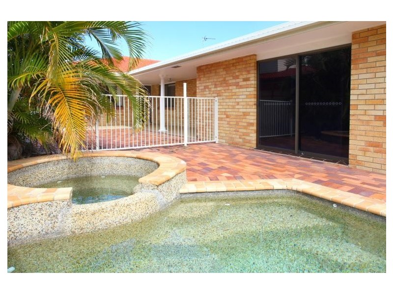 21 Pilot Court, Mermaid Waters QLD 4218