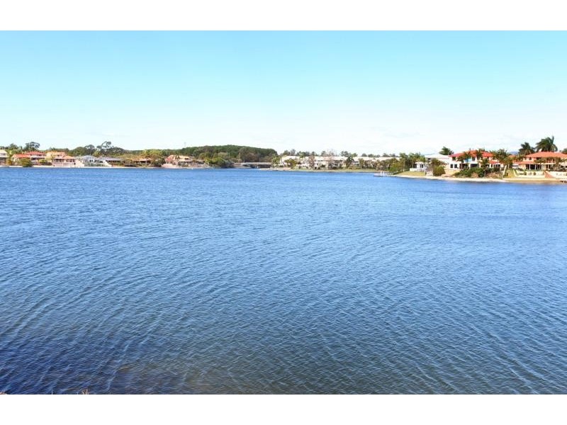 21 Pilot Court, Mermaid Waters QLD 4218