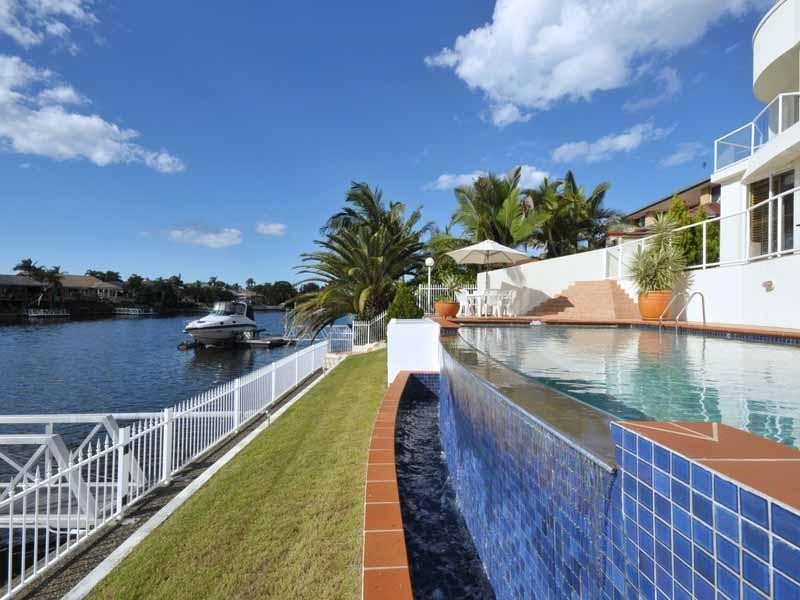 15 Karabella Court, Mermaid Waters QLD 4218