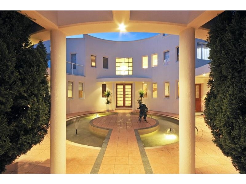 15 Karabella Court, Mermaid Waters QLD 4218