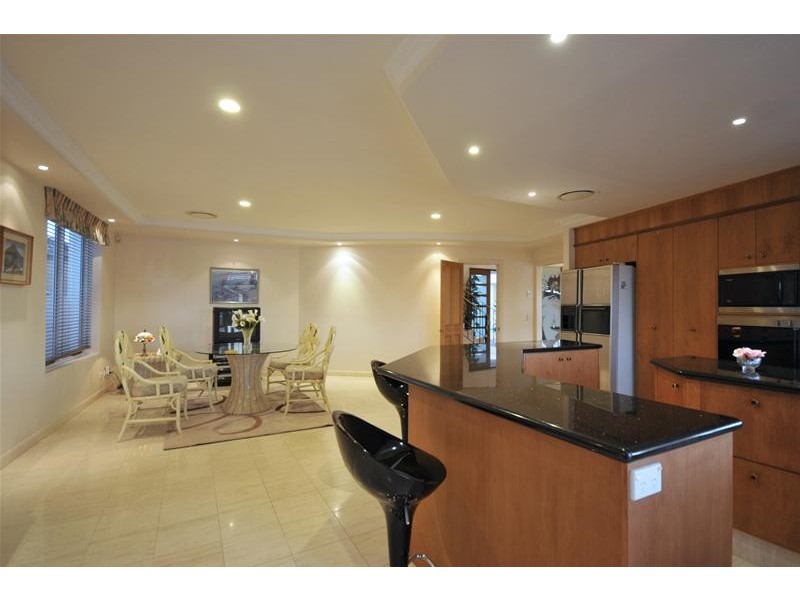 15 Karabella Court, Mermaid Waters QLD 4218