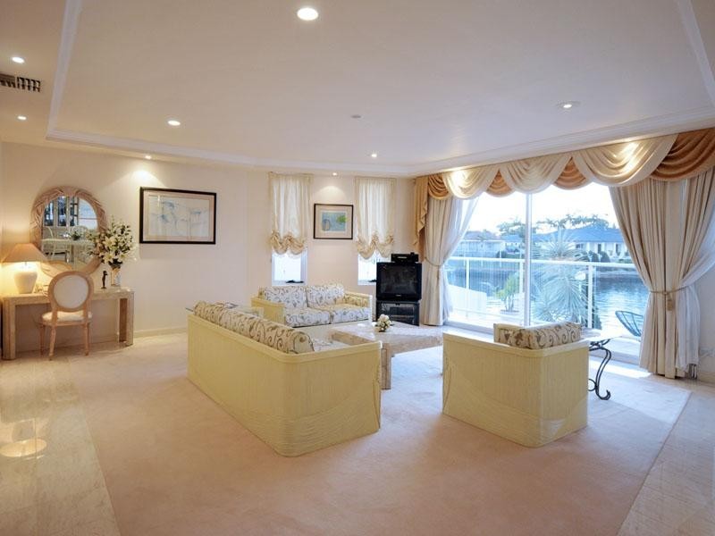 15 Karabella Court, Mermaid Waters QLD 4218