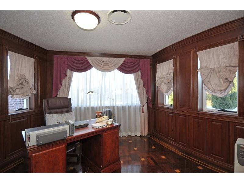 15 Karabella Court, Mermaid Waters QLD 4218