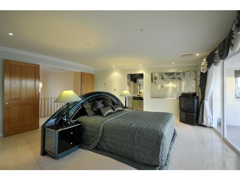 15 Karabella Court, Mermaid Waters QLD 4218