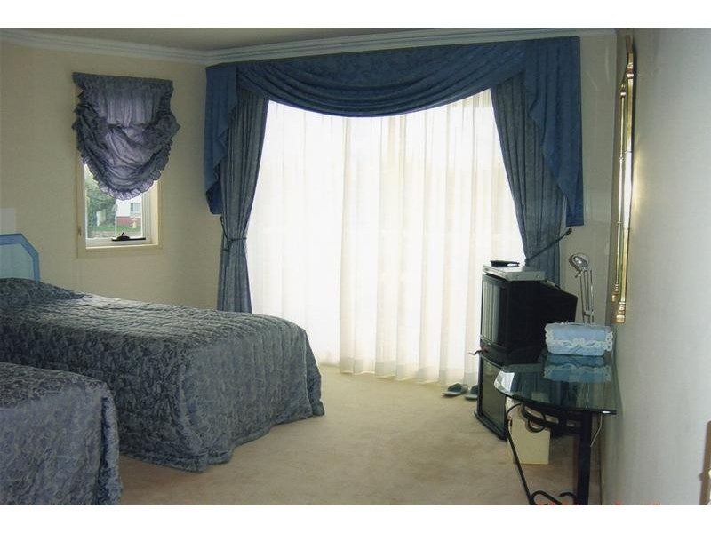 15 Karabella Court, Mermaid Waters QLD 4218