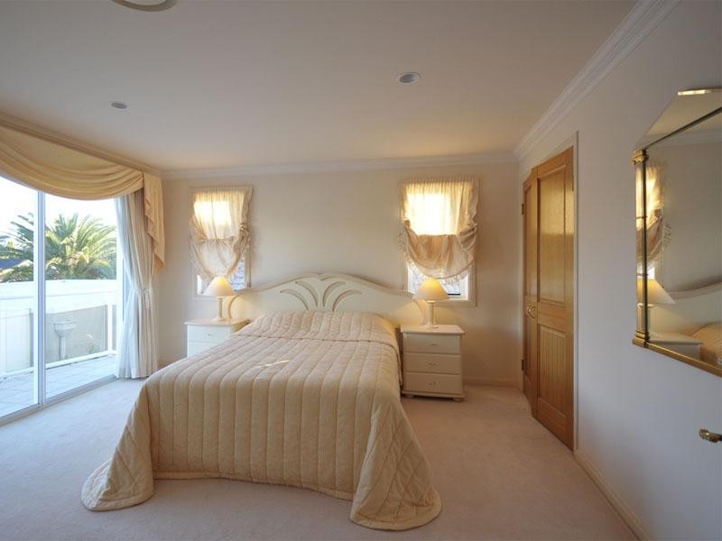 15 Karabella Court, Mermaid Waters QLD 4218