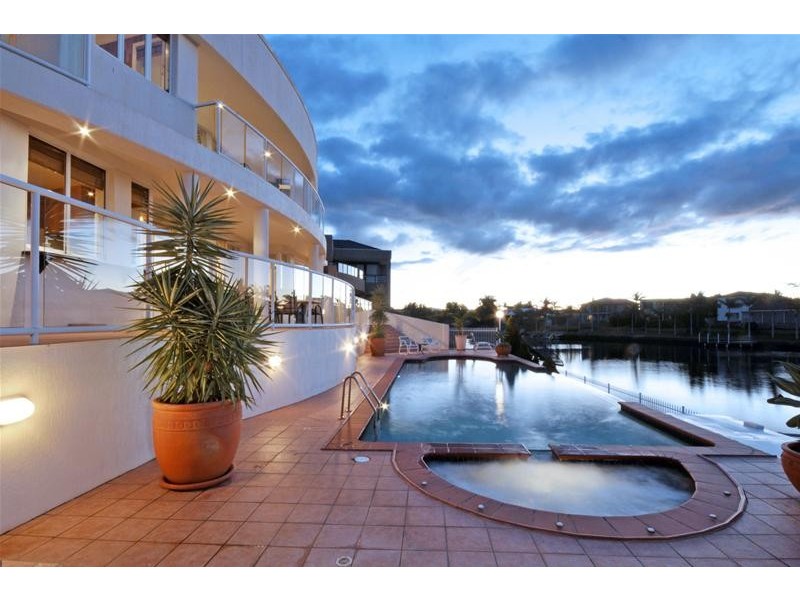 15 Karabella Court, Mermaid Waters QLD 4218