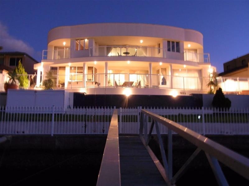 15 Karabella Court, Mermaid Waters QLD 4218