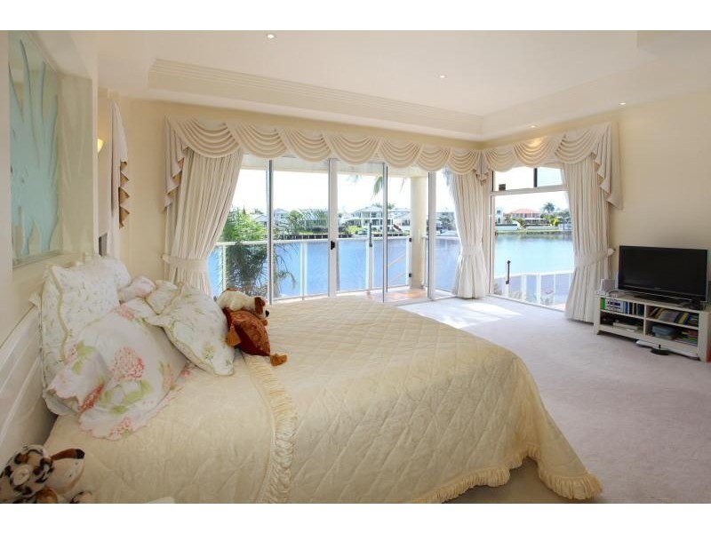 Clear Island Waters QLD 4226