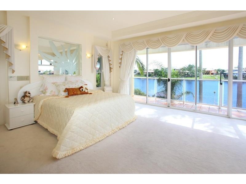 Clear Island Waters QLD 4226