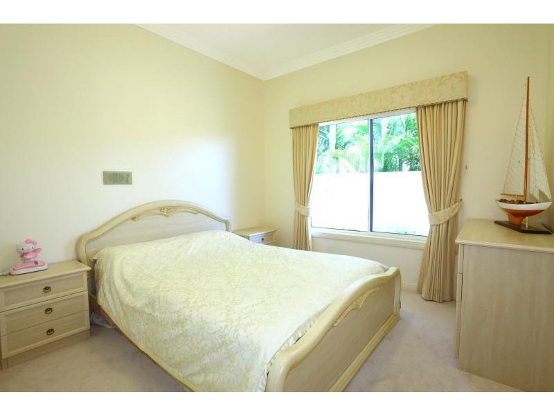 Clear Island Waters QLD 4226