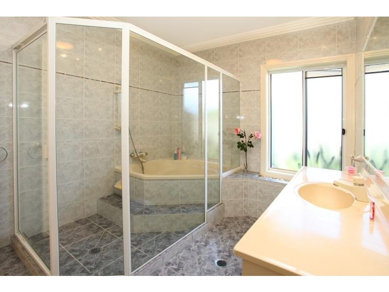 Clear Island Waters QLD 4226