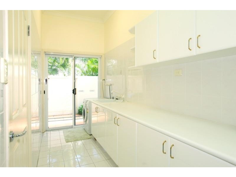 Clear Island Waters QLD 4226