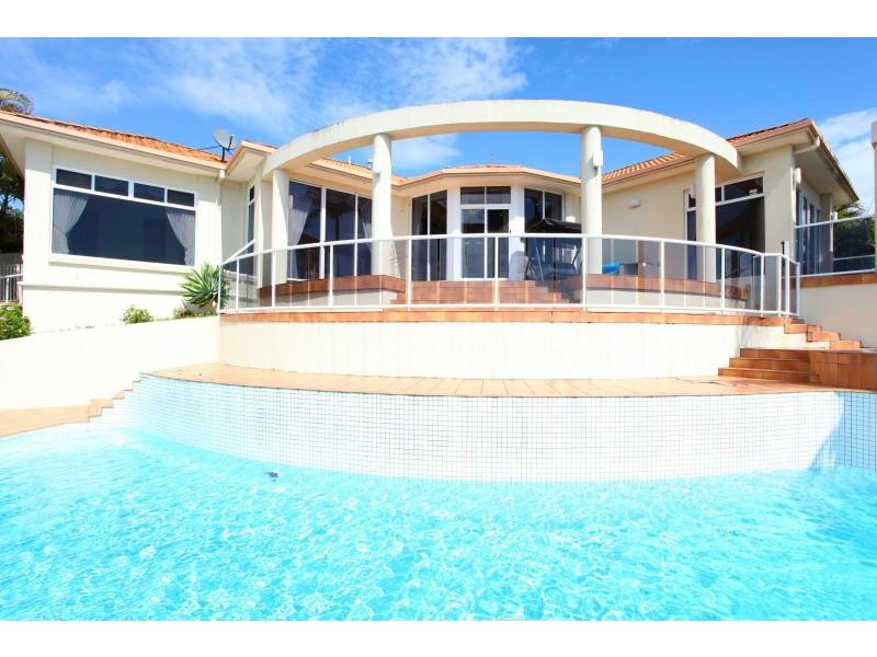 Clear Island Waters QLD 4226