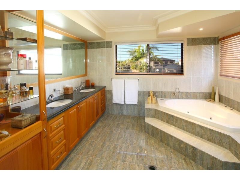 3 Clear Water Bay Avenue, Clear Island Waters QLD 4226