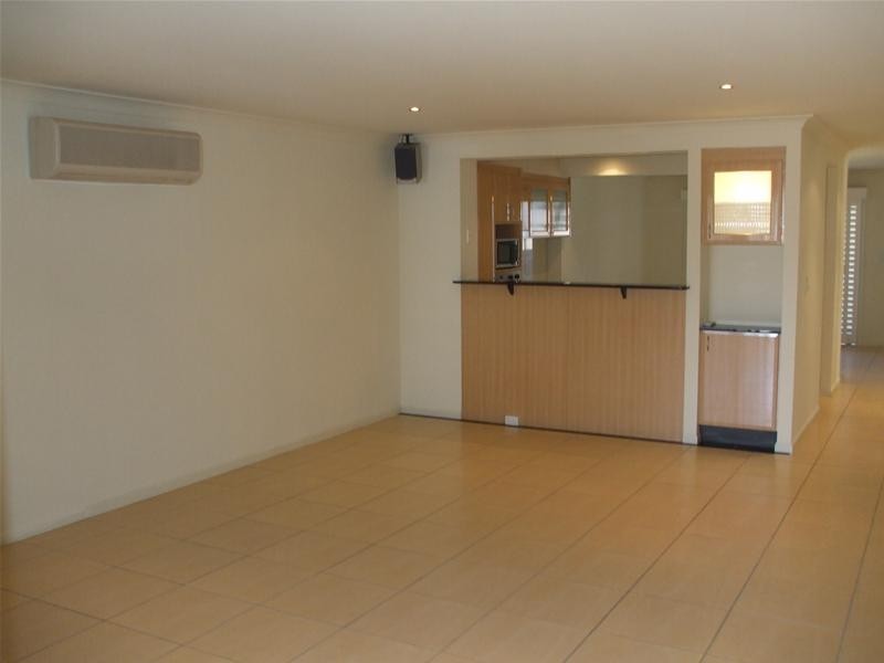 2/4 Heights Drive, Robina QLD 4226