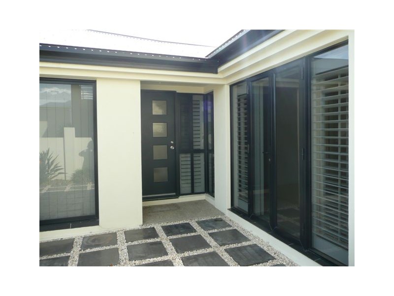 2/4 Heights Drive, Robina QLD 4226