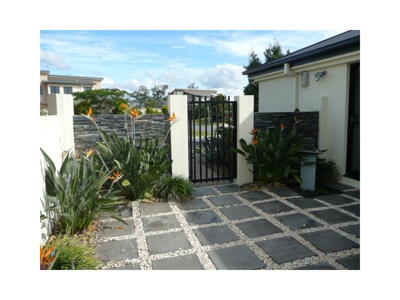 2/4 Heights Drive, Robina QLD 4226