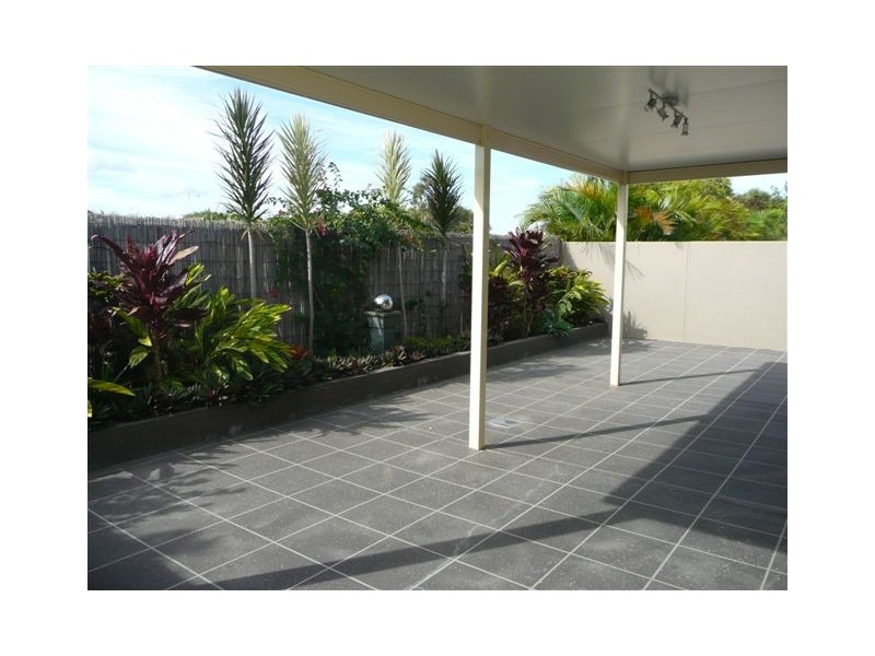 2/4 Heights Drive, Robina QLD 4226