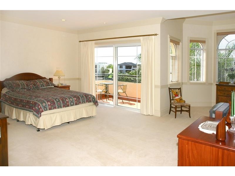 11 Staysail Crescent, Clear Island Waters QLD 4226