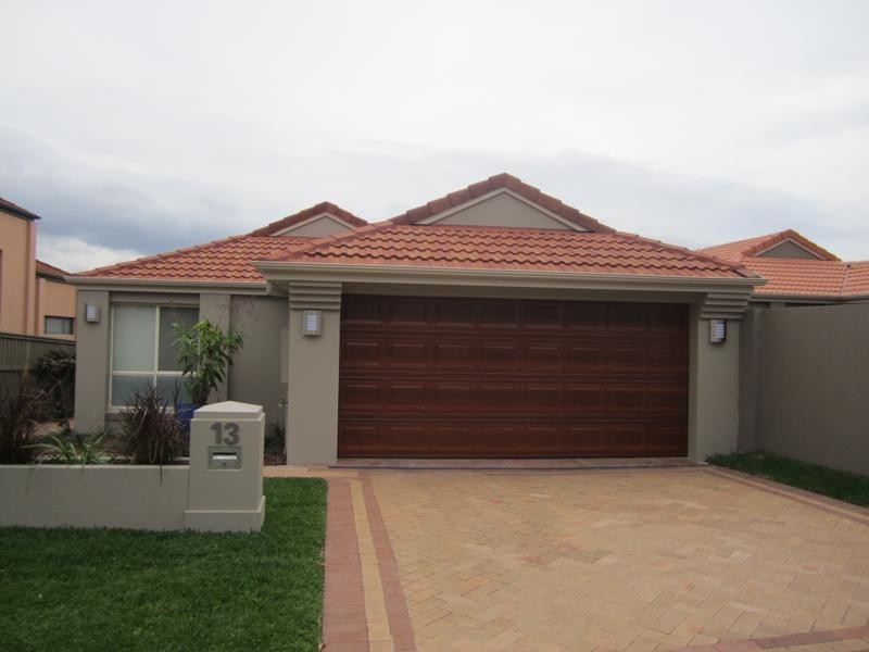 13 Manor Close, Robina QLD 4226