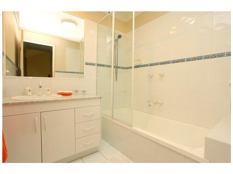 125 Santa Cruz Boulevard, Clear Island Waters QLD 4226