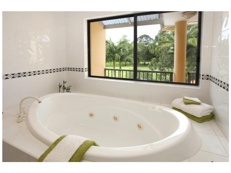 125 Santa Cruz Boulevard, Clear Island Waters QLD 4226