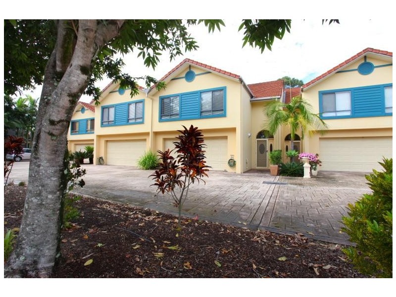125 Santa Cruz Boulevard, Clear Island Waters QLD 4226