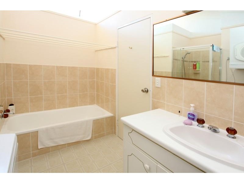 7/37 Hooker Boulevard, Broadbeach Waters QLD 4218