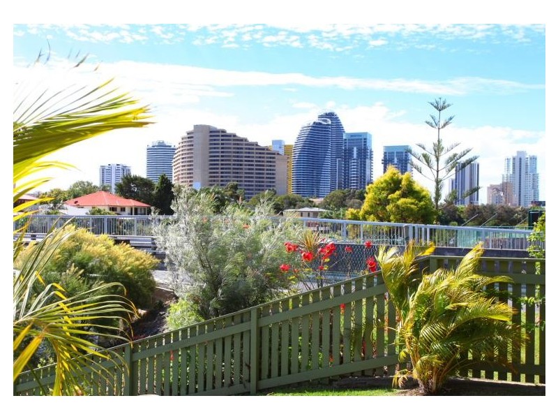 7/37 Hooker Boulevard, Broadbeach Waters QLD 4218