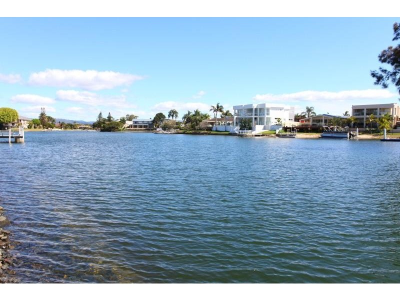 7/37 Hooker Boulevard, Broadbeach Waters QLD 4218