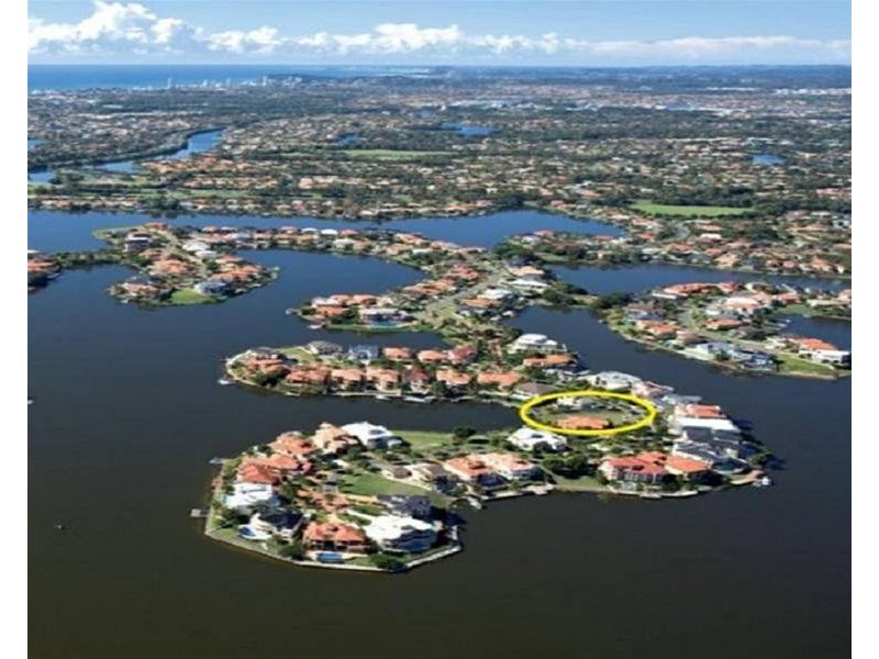 28 Istana View, Clear Island Waters QLD 4226