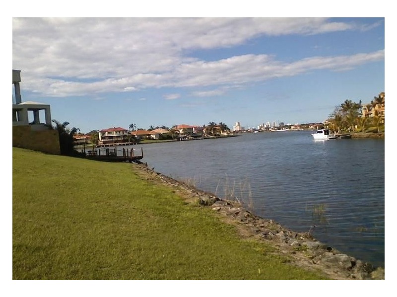 28 Istana View, Clear Island Waters QLD 4226